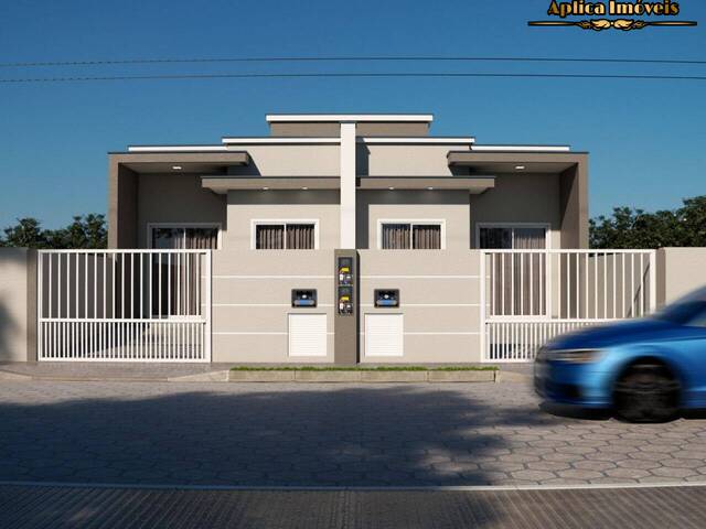 #747 - Casa para Venda em Navegantes - SC
