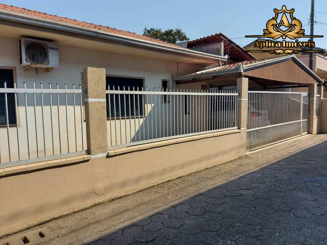 #948 - Casa para Venda em Navegantes - SC