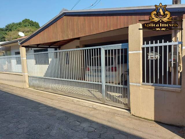 #948 - Casa para Venda em Navegantes - SC