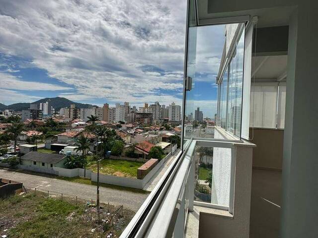#988 - Apartamento para Venda em Navegantes - SC