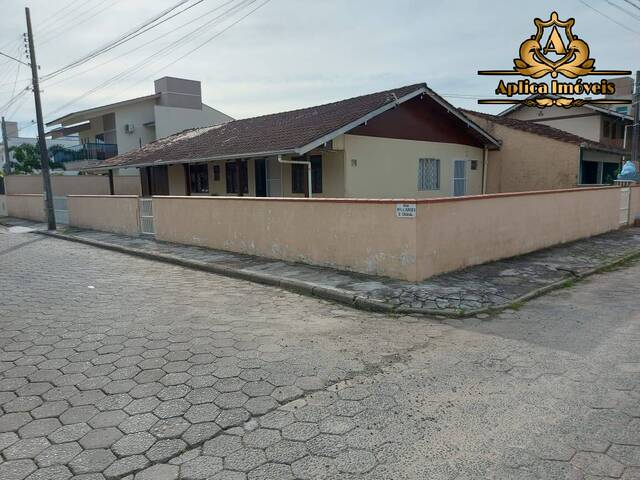 #1062 - Casa para Venda em Navegantes - SC - 2