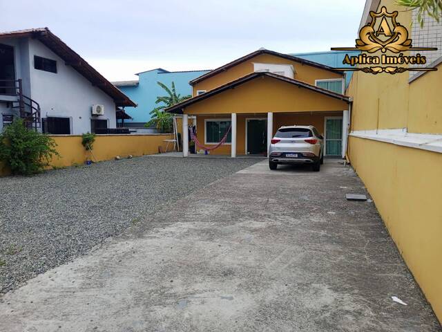 #1247 - Casa para Venda em Navegantes - SC