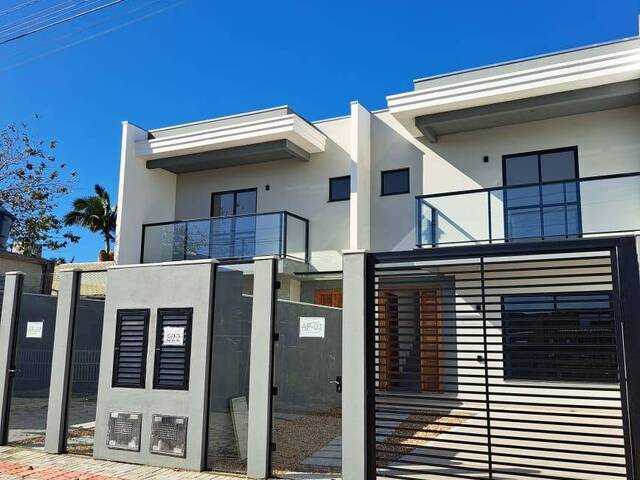 #1366 - Casa para Venda em Navegantes - SC