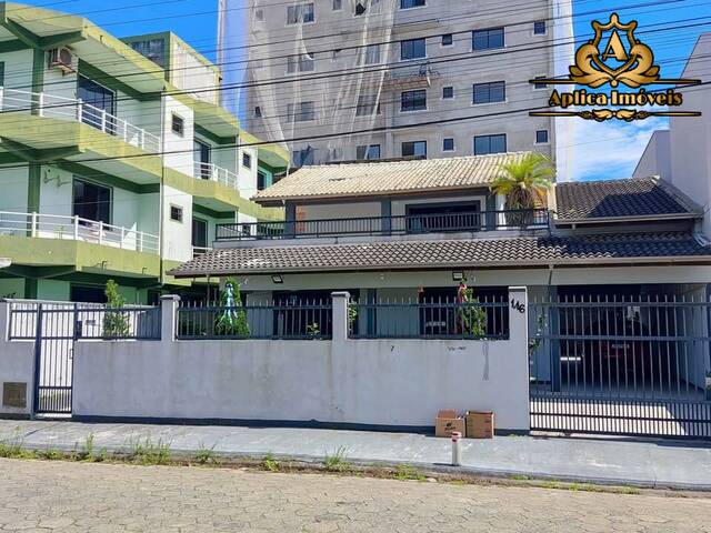#1374 - Casa para Venda em Navegantes - SC