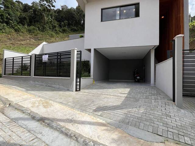 #1423 - Casa para Venda em Brusque - SC