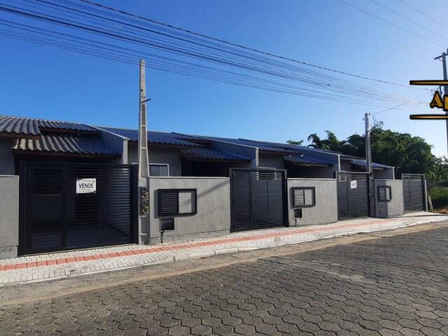 #1440 - Casa para Venda em Navegantes - SC