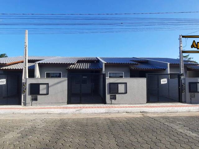 #1440 - Casa para Venda em Navegantes - SC