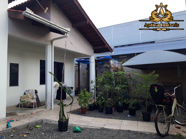 #1443 - Casa para Venda em Navegantes - SC