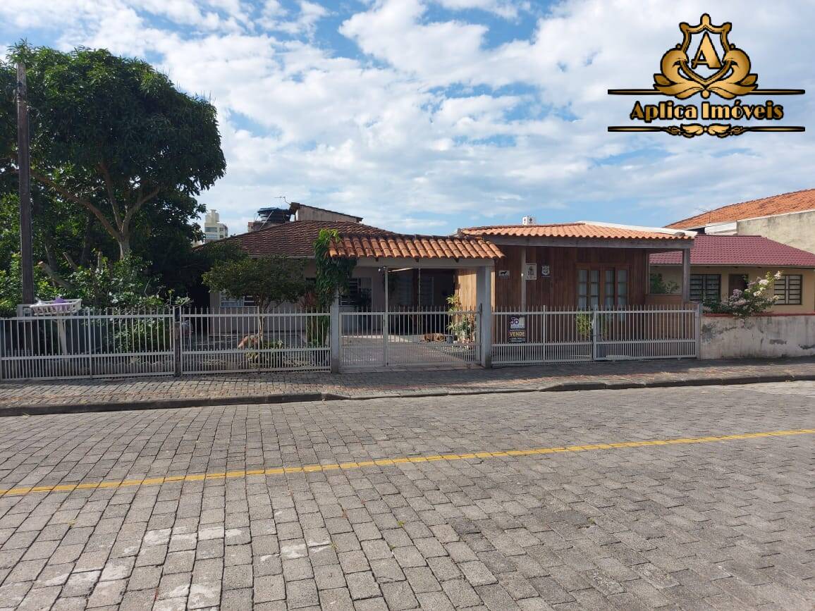Casa à venda com 4 quartos, 319m² - Foto 2
