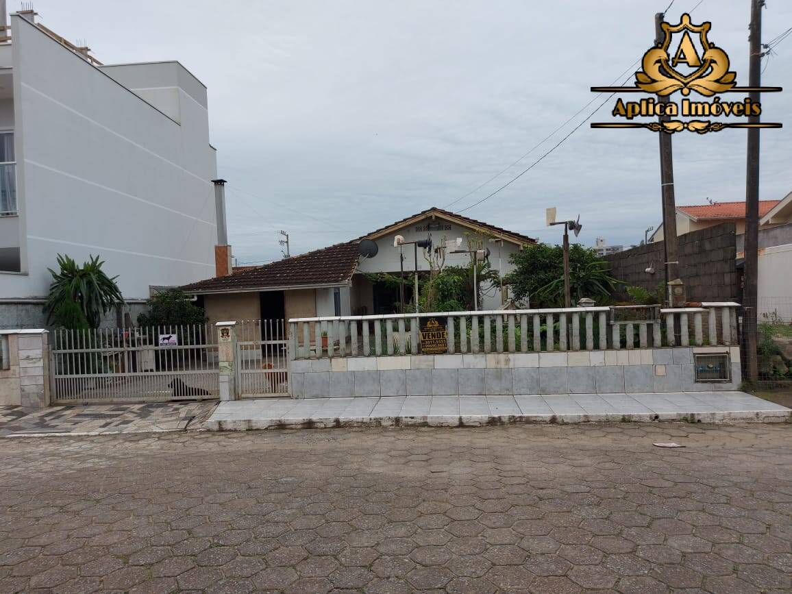 Casa à venda com 3 quartos, 100m² - Foto 1