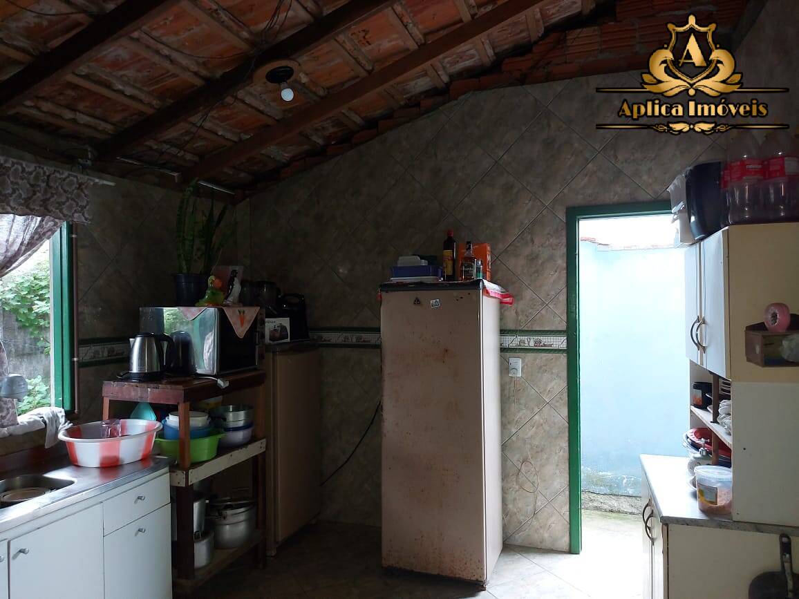 Casa à venda com 3 quartos, 100m² - Foto 5