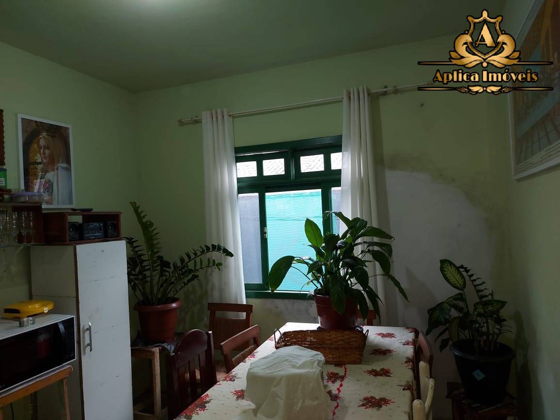 Casa à venda com 3 quartos, 100m² - Foto 4